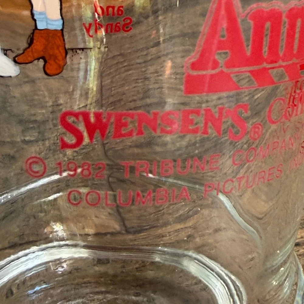 Annie‎ and Sandy Collector Glass 1982 Movie Promo Swensen's